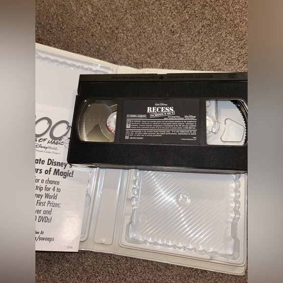 ~6/$10 MOVIES VHS/DVDS~ Disney's Recess Schools Out VHS In Clamshell - Picture 3 of 5
